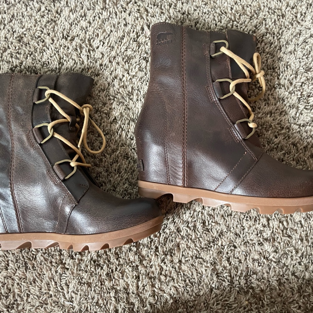 Women brown sorel wedge boot